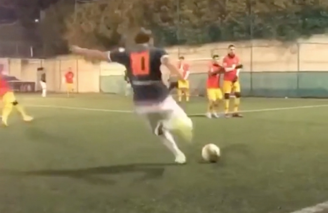 Totti free-kick 8-a-side