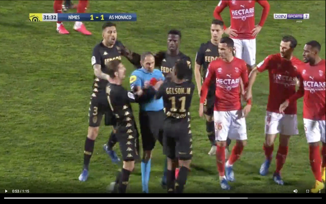 Video-Martins-pushes-referee