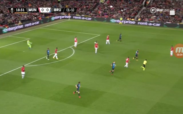 Video-Romero-kicks-ball-at-McTominay