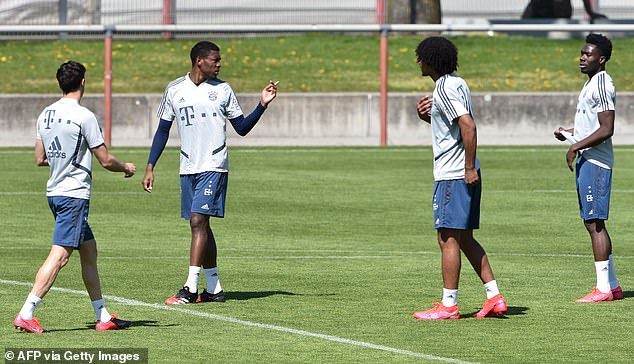 bayern-players-in-training