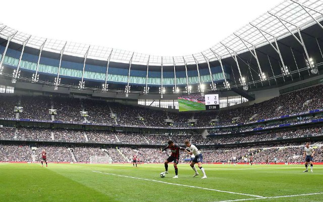 premier-league-players-in-stadium