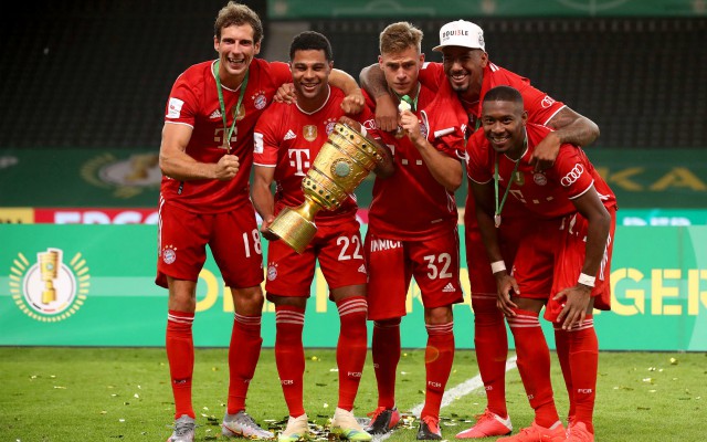 bayern munich players with trophy