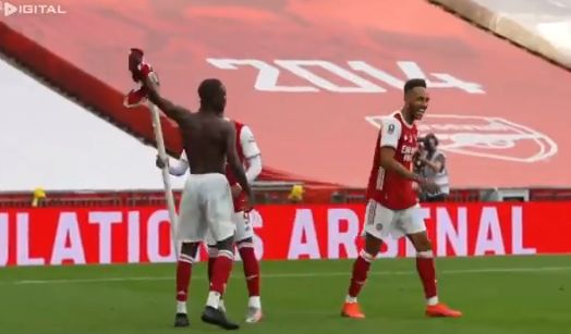 aubameyang london is red
