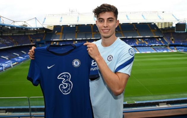 kai havertz holding chelsea shirt