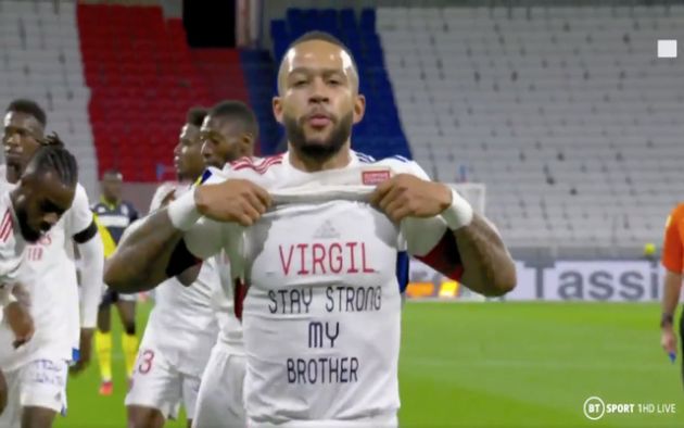 Video - Depay shows support to Van Dijk after scoring