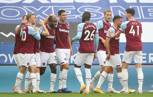 west ham celebrate vs leicester