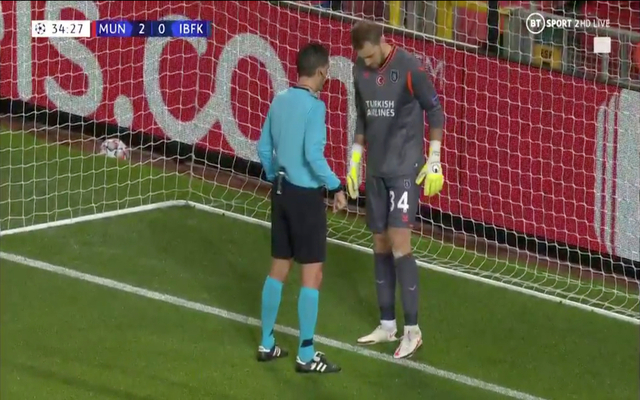 Video - Clever referee for Man United vs Istanbul