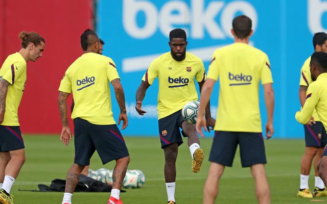 umtiti griezmann barcelona training session