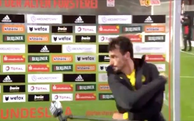 Video - Mats Hummels smashes interview board after Dortmund lose