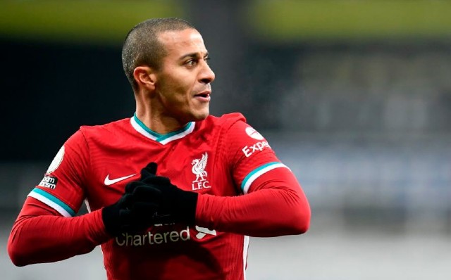 thiago alcantara rubbing hands