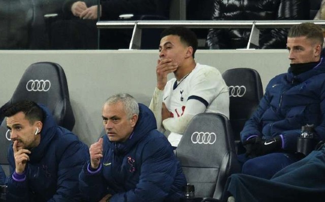 dele alli tottenham bench
