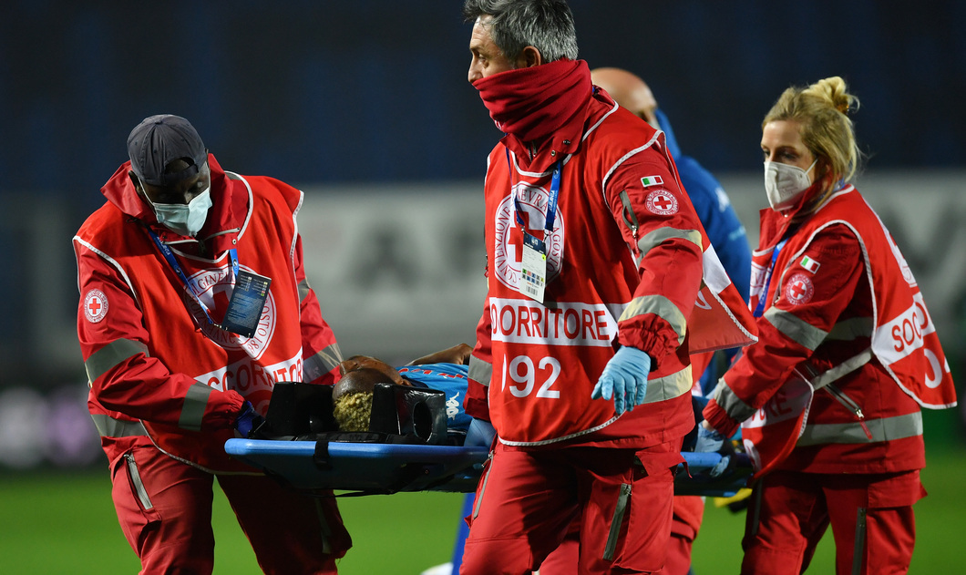 Victor Osimhen stretchered off for Napoli against Atalanta