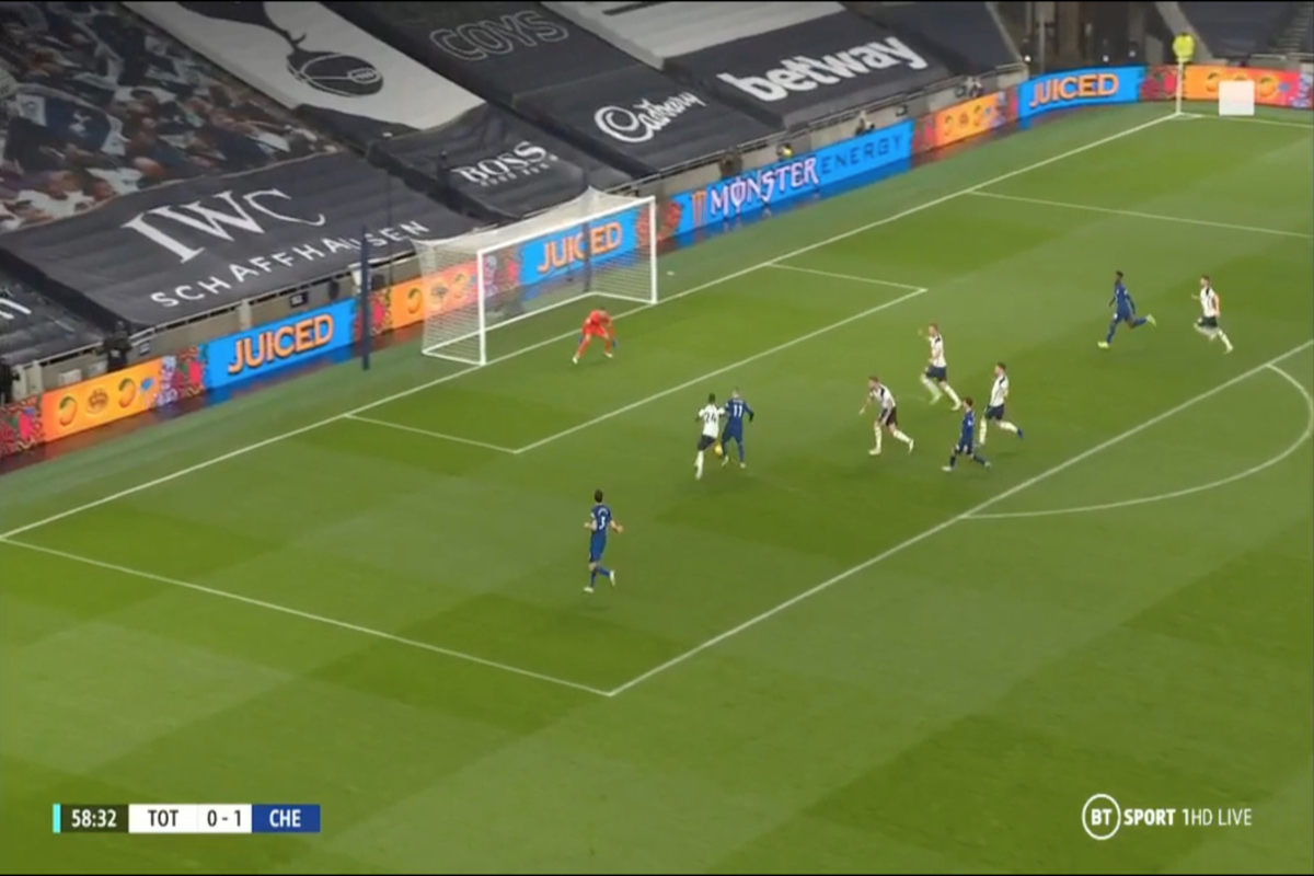 Video - Aurier denies out of form Werner a goal for Chelsea with tackle:block