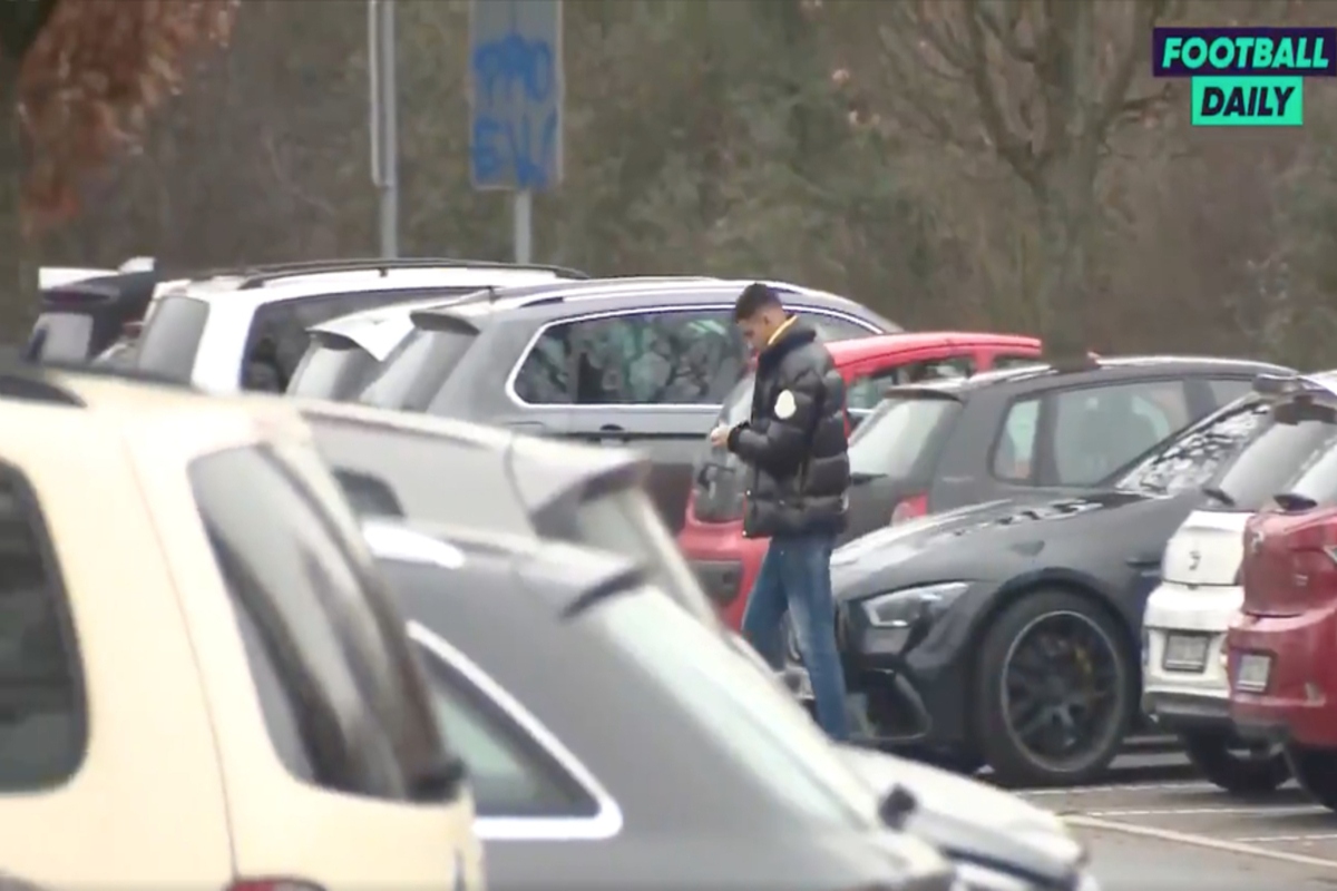 Video - Ozan Kabak arrives for Liverpool medical in Schalke