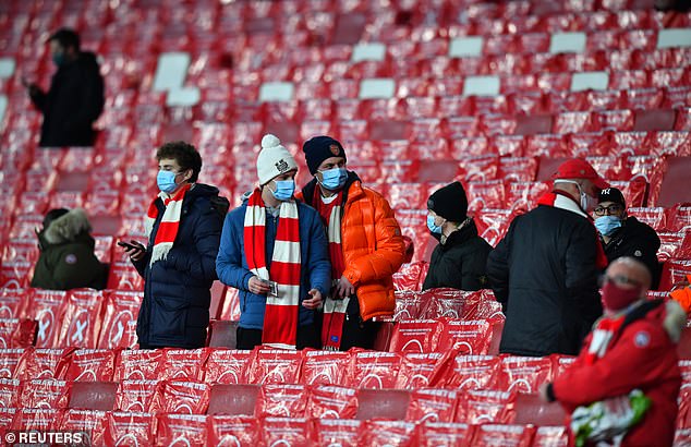 fans at emirates masks