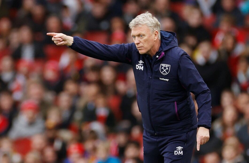 David Moyes instructs from West Ham sidelines