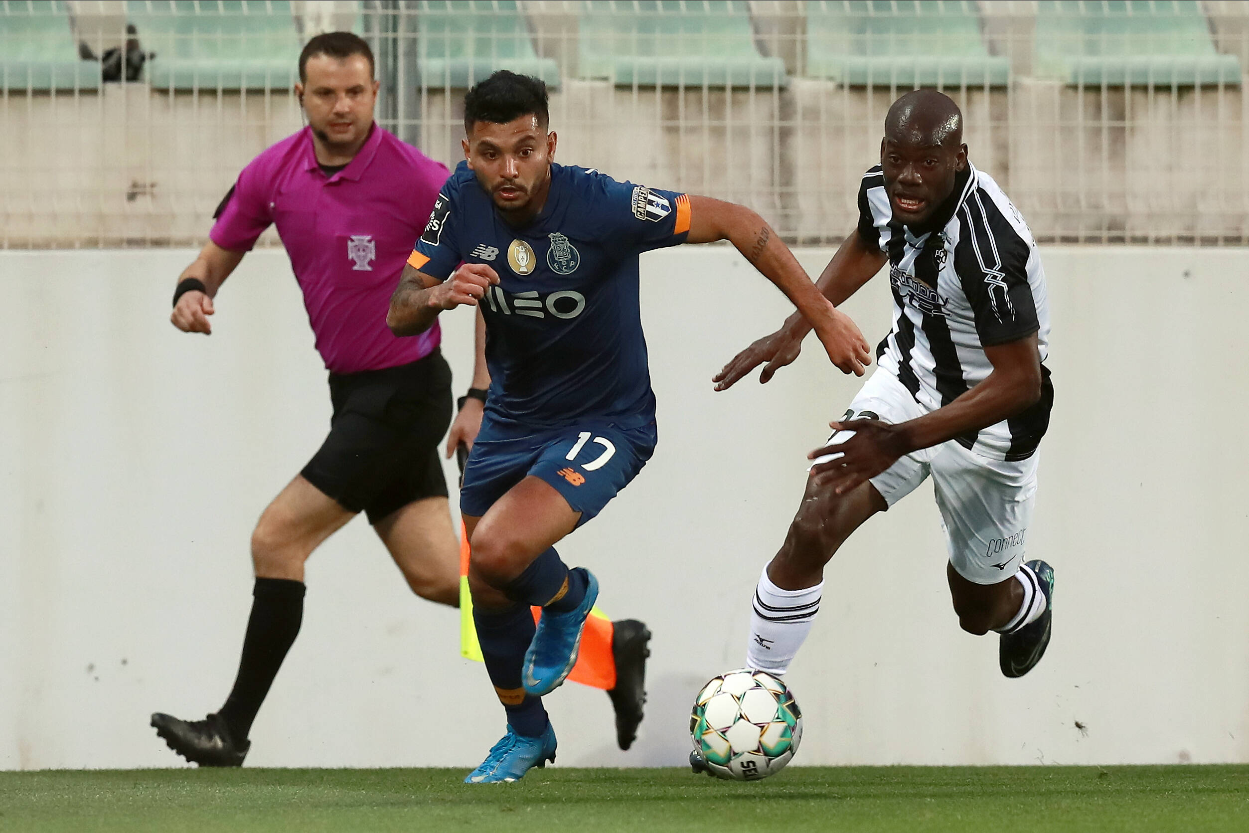 Jesus Corona in action for Porto