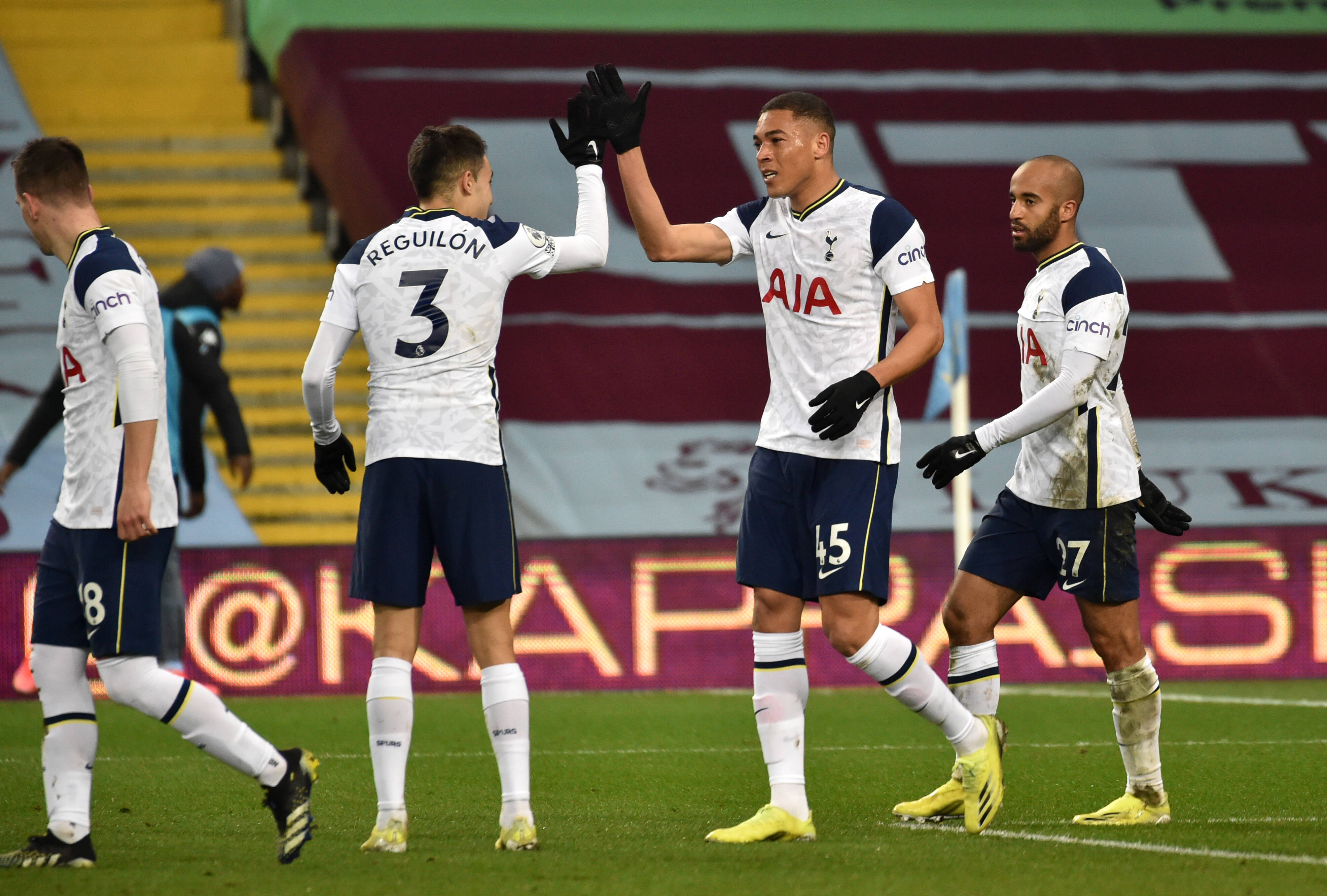 Carlos Vinicius celebrates goal for Spur