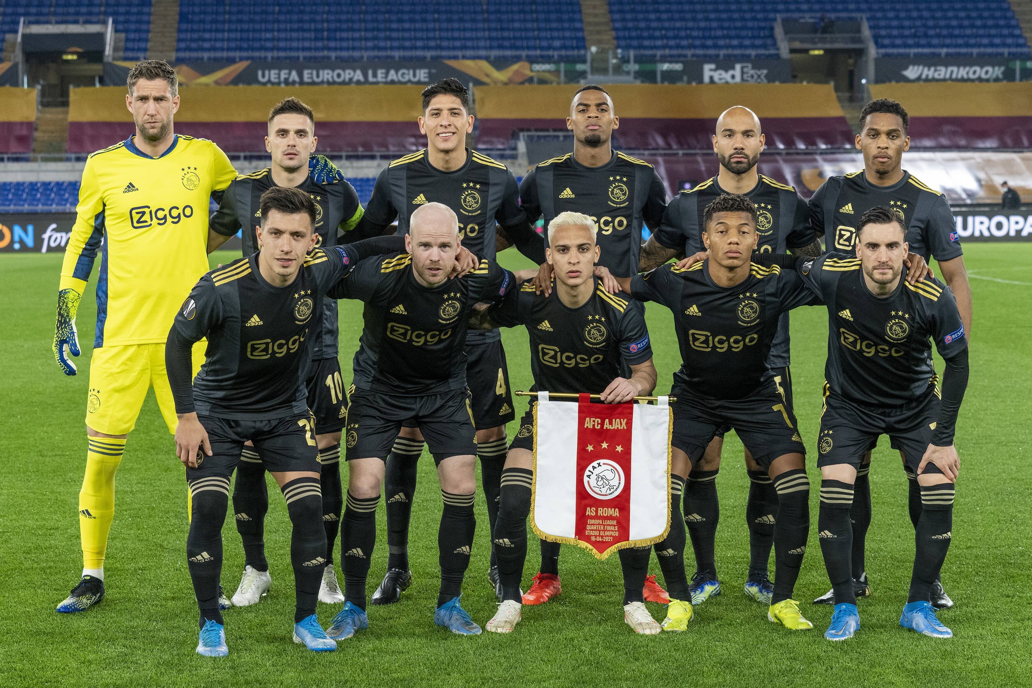 Tagliafico and Ajax team line up before tie against Roma