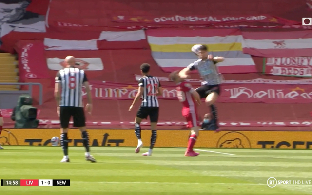 Video - Fernandez elbows Jota as Newcastle play Liverpool