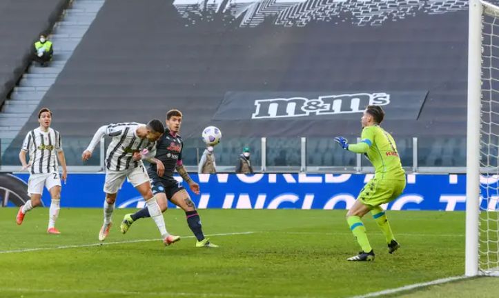 ronaldo misses header