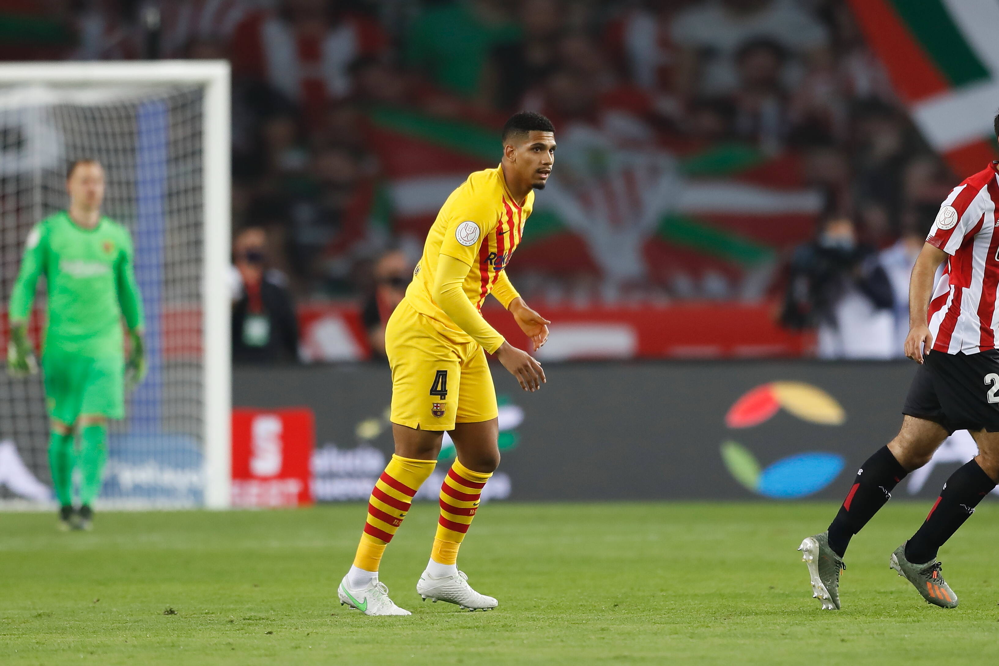 Ronald Araujo in action for Barcelona