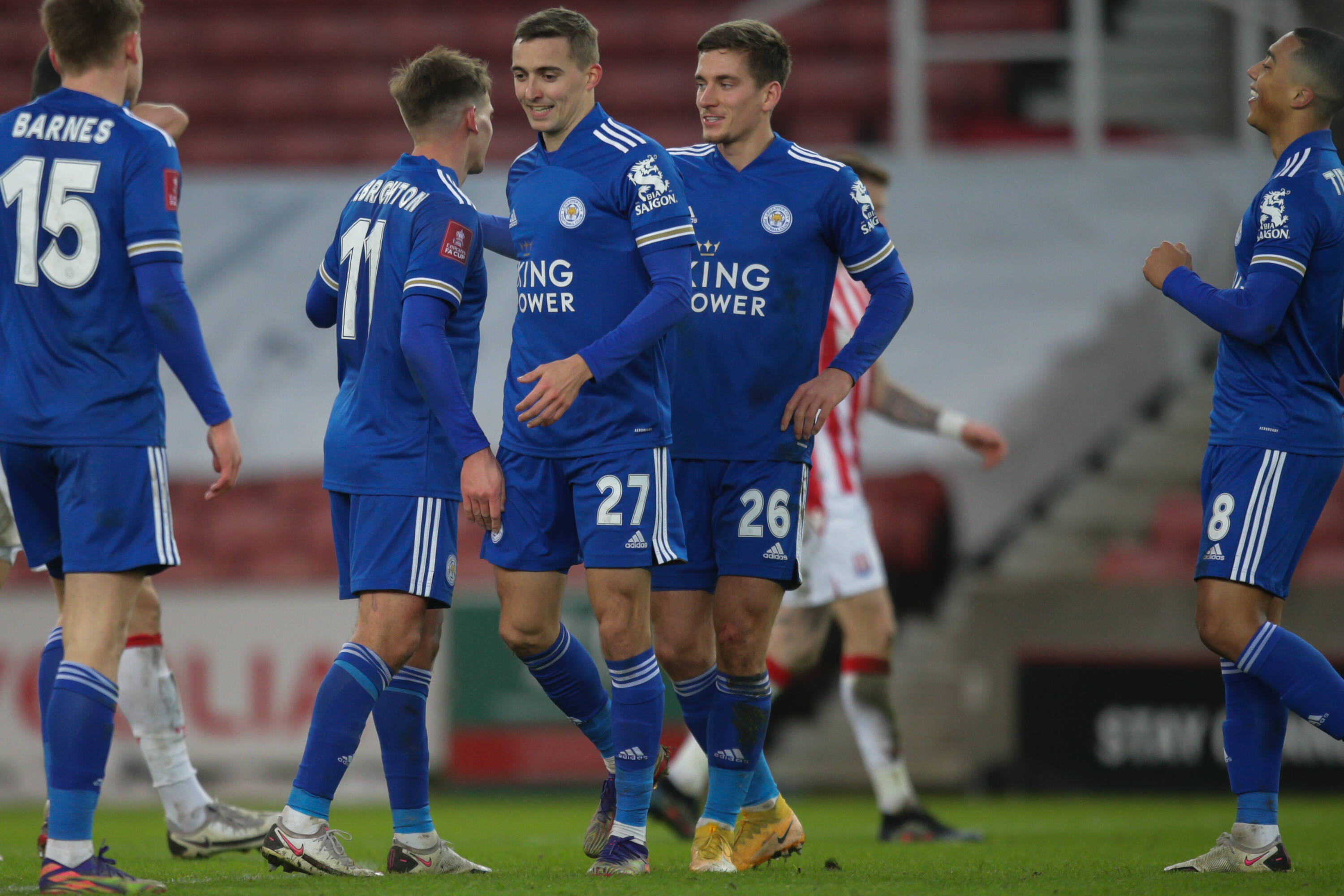 Dennis Praet, Barnes, Albrighton and Tielemans celebrate for Leicester