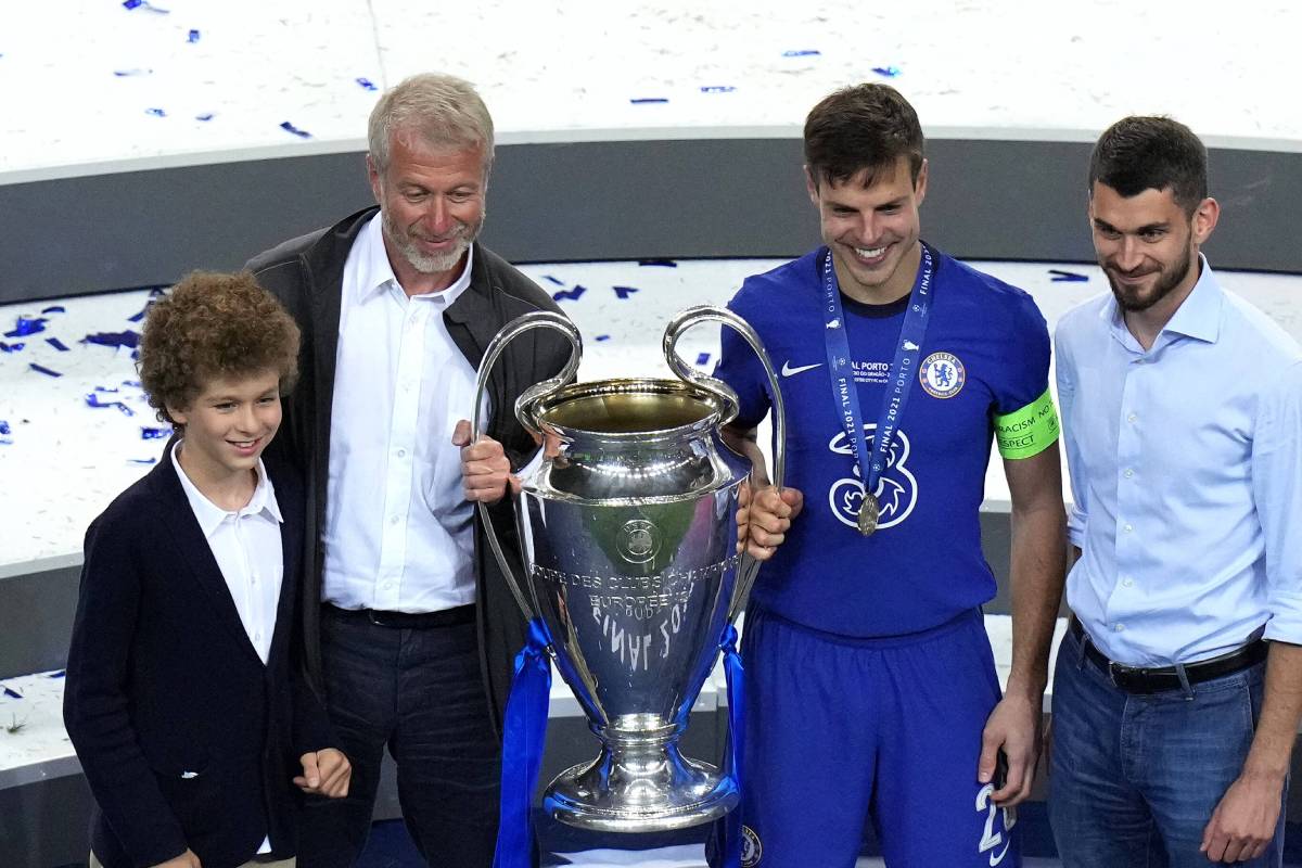 Roman Abramovich Cesar Azpilicueta Roman Abramovich Cesar Azpilicueta