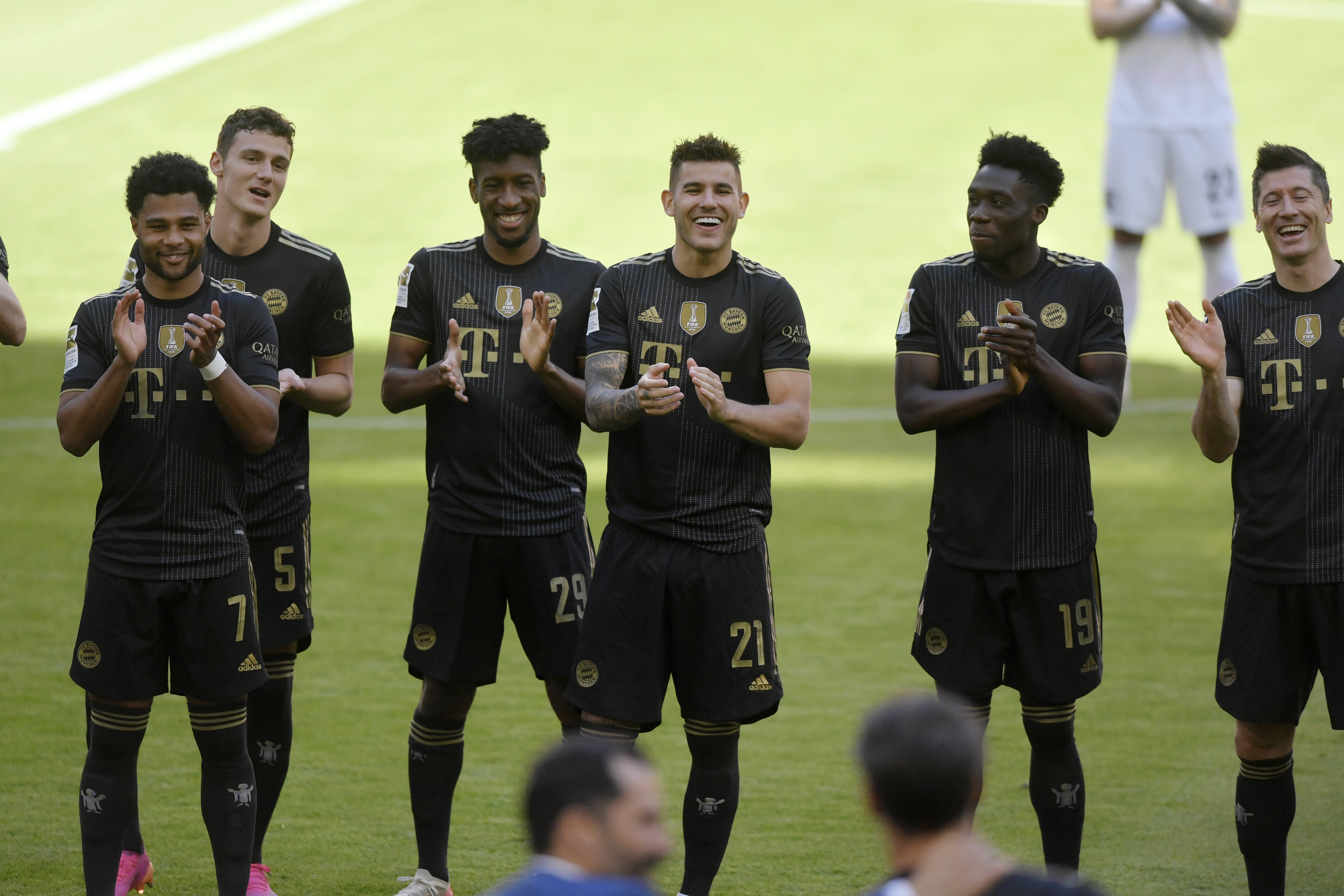 Pavard, Gnabry, Coman, Davies, Hernandez and Lewandowski celebrate Bayern Munich title