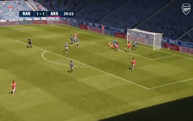 Video - Aubameyang misses close range sitter for Arsenal vs Rangers