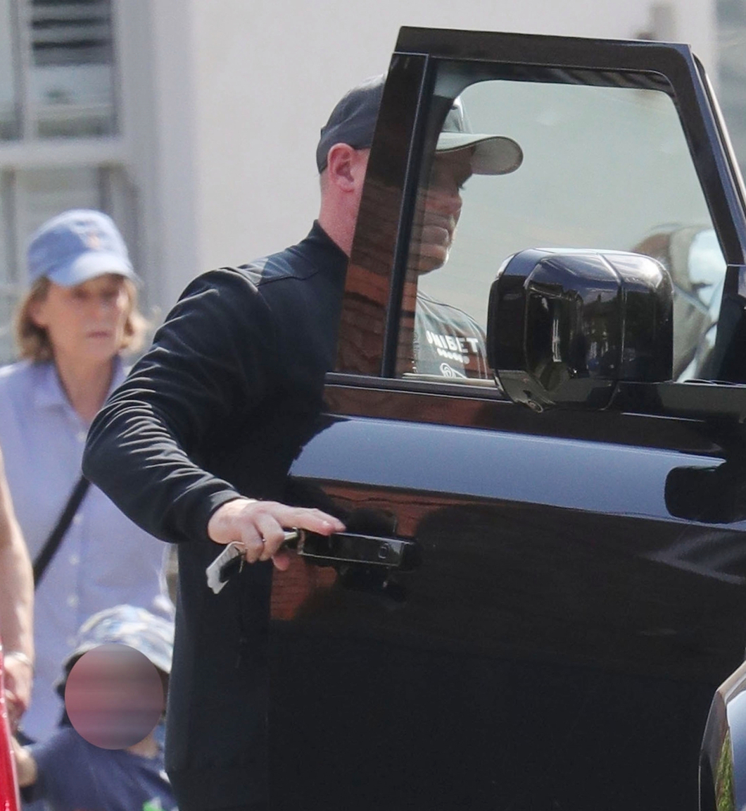 Wayne Rooney picks up car after wild night 1