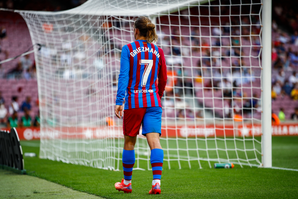 Antoine Griezmann walking for Barcelona