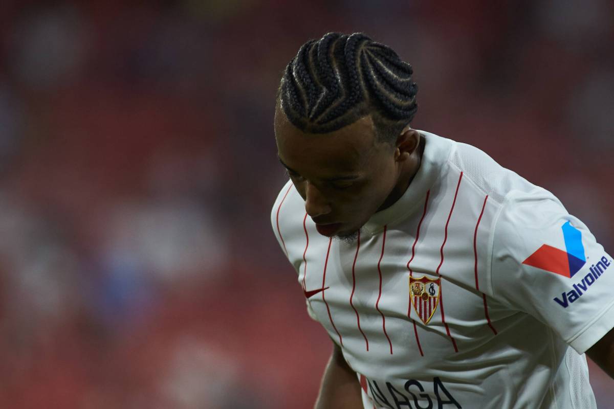Jules Kounde in action for Sevilla