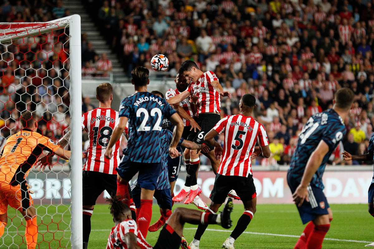 Norgaard scores header for Brentford vs Arsenal