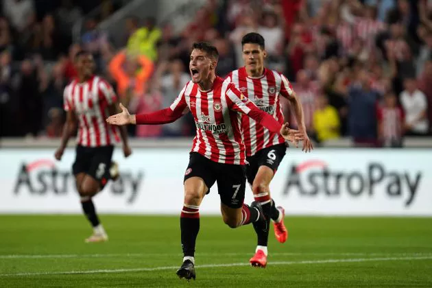 Sergi Canos celebrates Brentford opener vs Arsenal