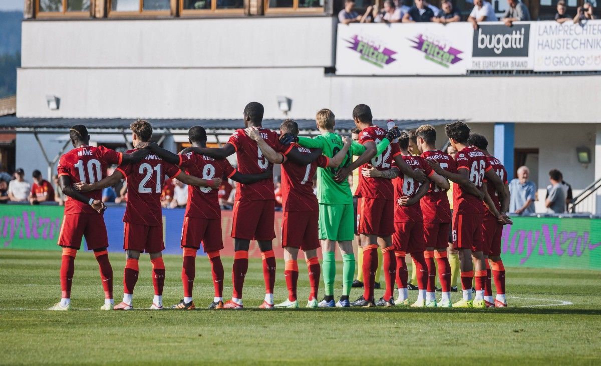 lfc players lining up