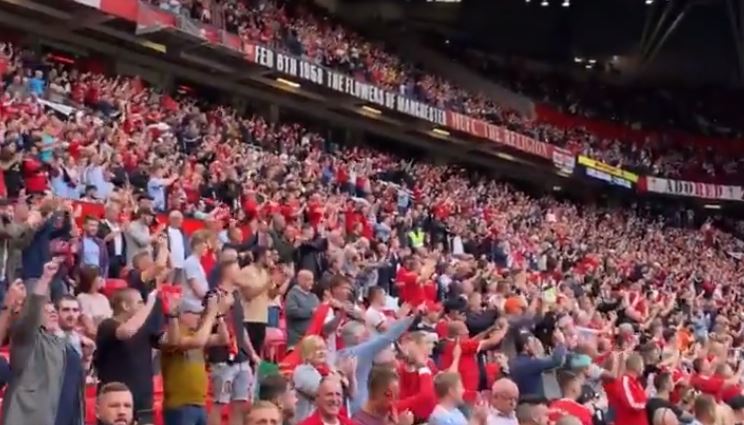 Manchester United fans go wild for Cristiano Ronaldo