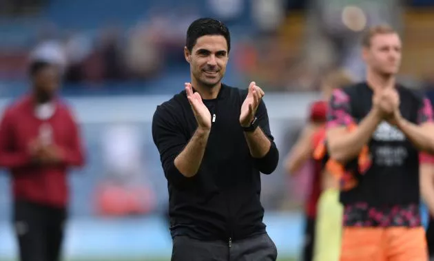 Mikel Arteta applauds Arsenal