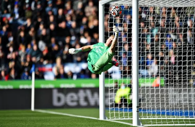 ramsdale arsenal leicester save