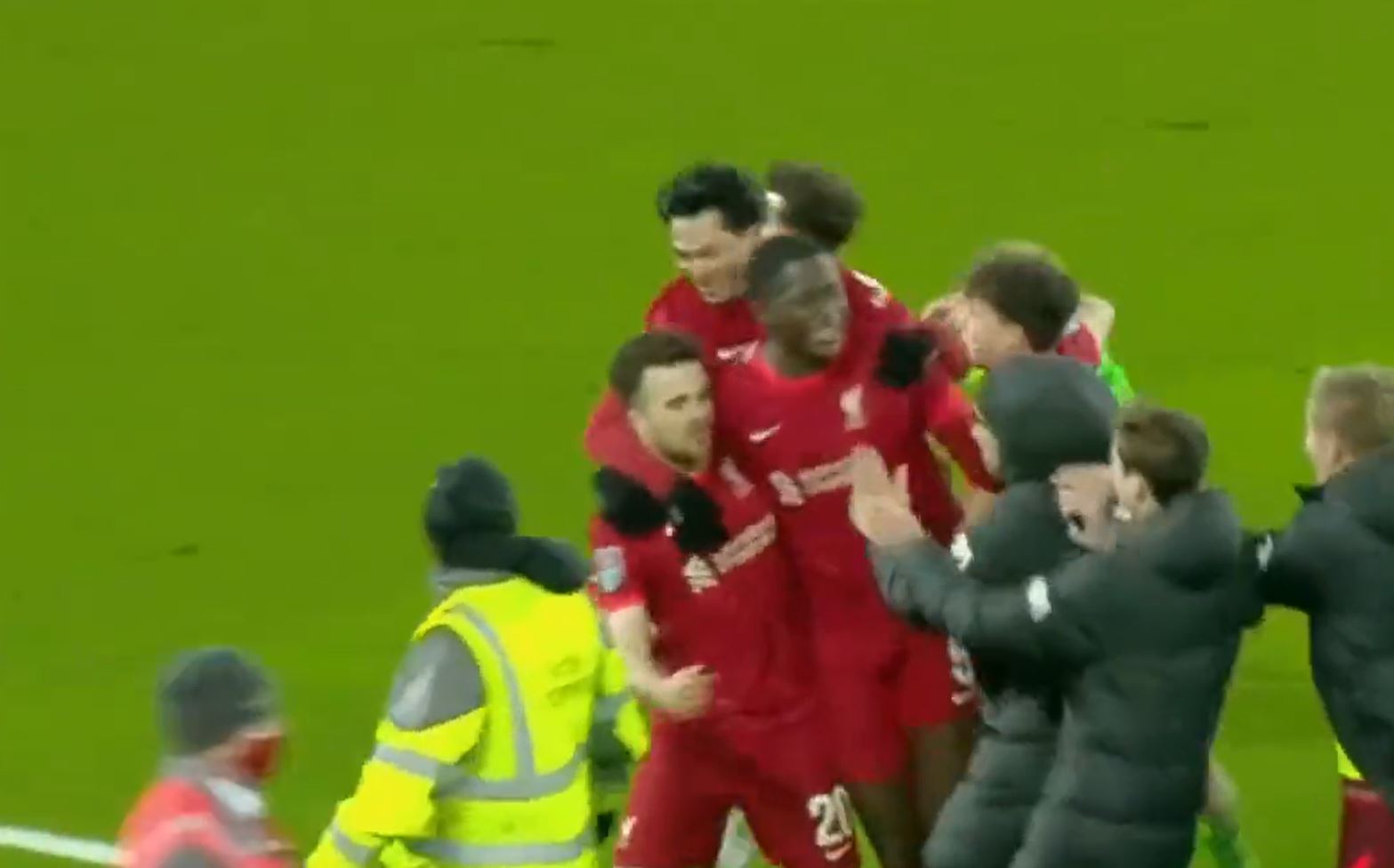 Liverpool players celebrate EFL Cup win vs Leicester
