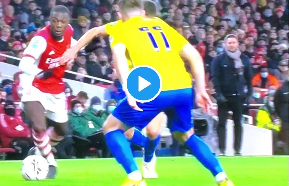Pepe falls over vs Sunderland