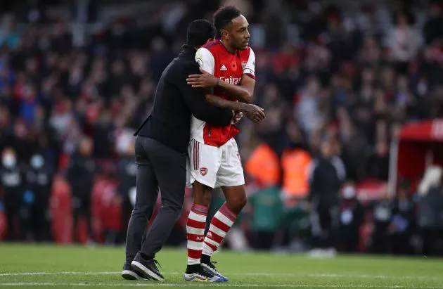 arsenal arteta aubameyang hug