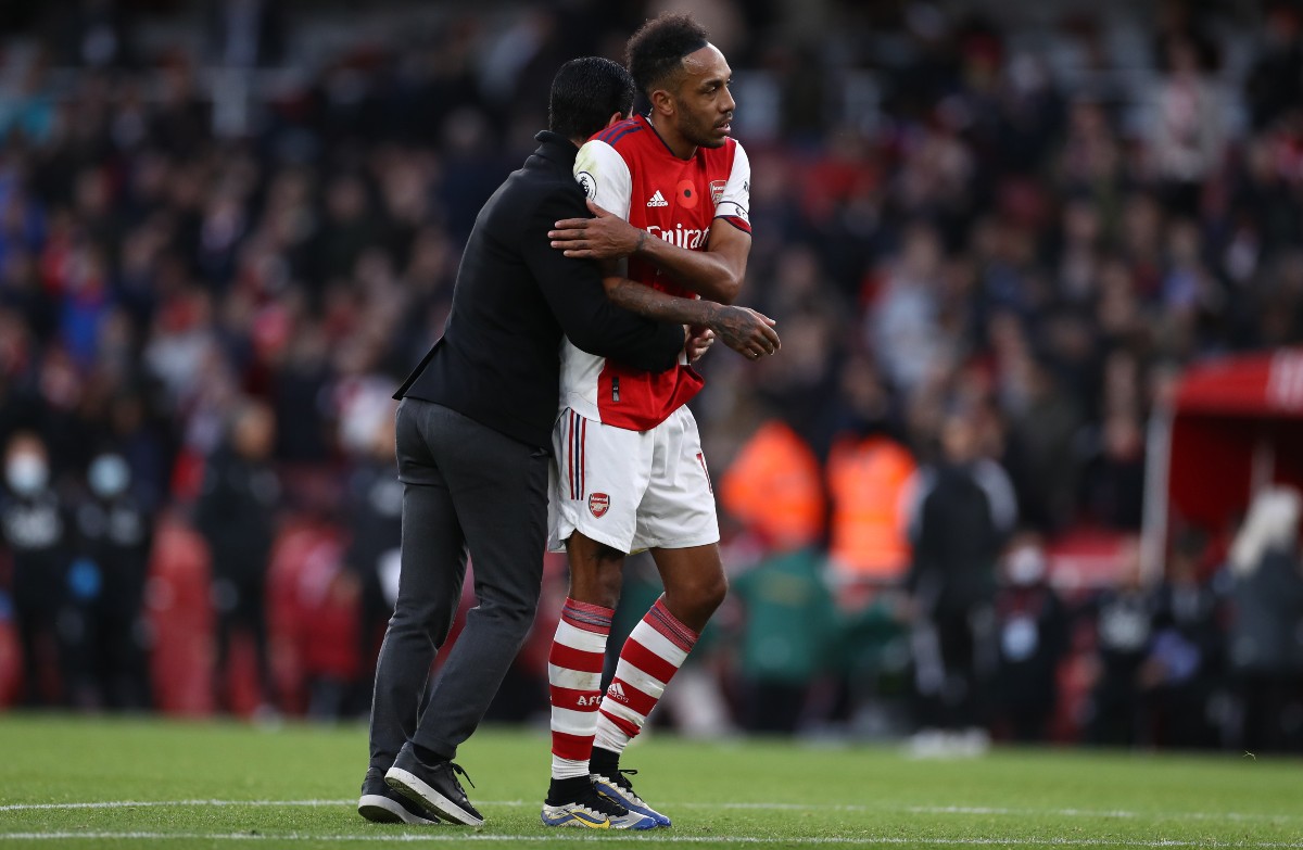 arsenal arteta aubameyang hug