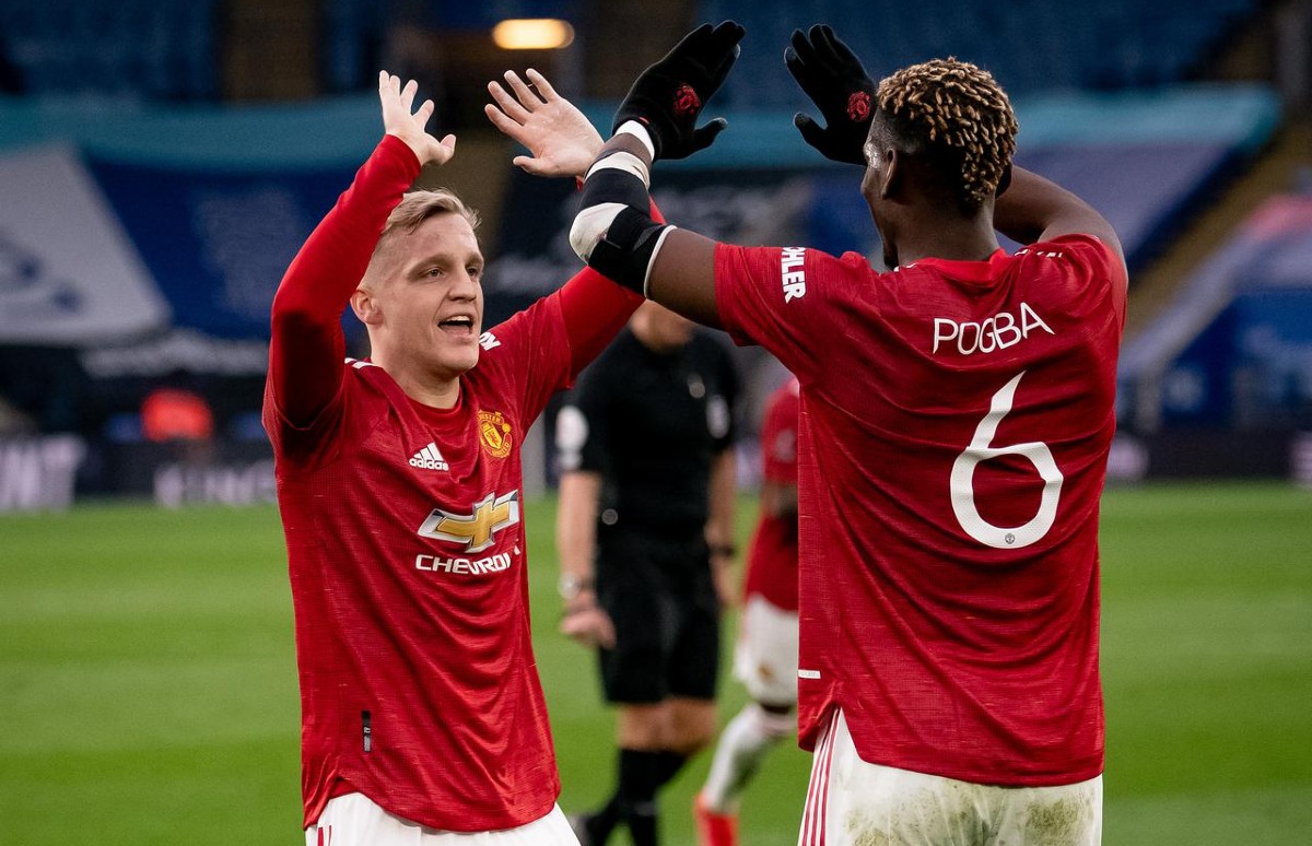 donny van de beek paul pogba manchester united