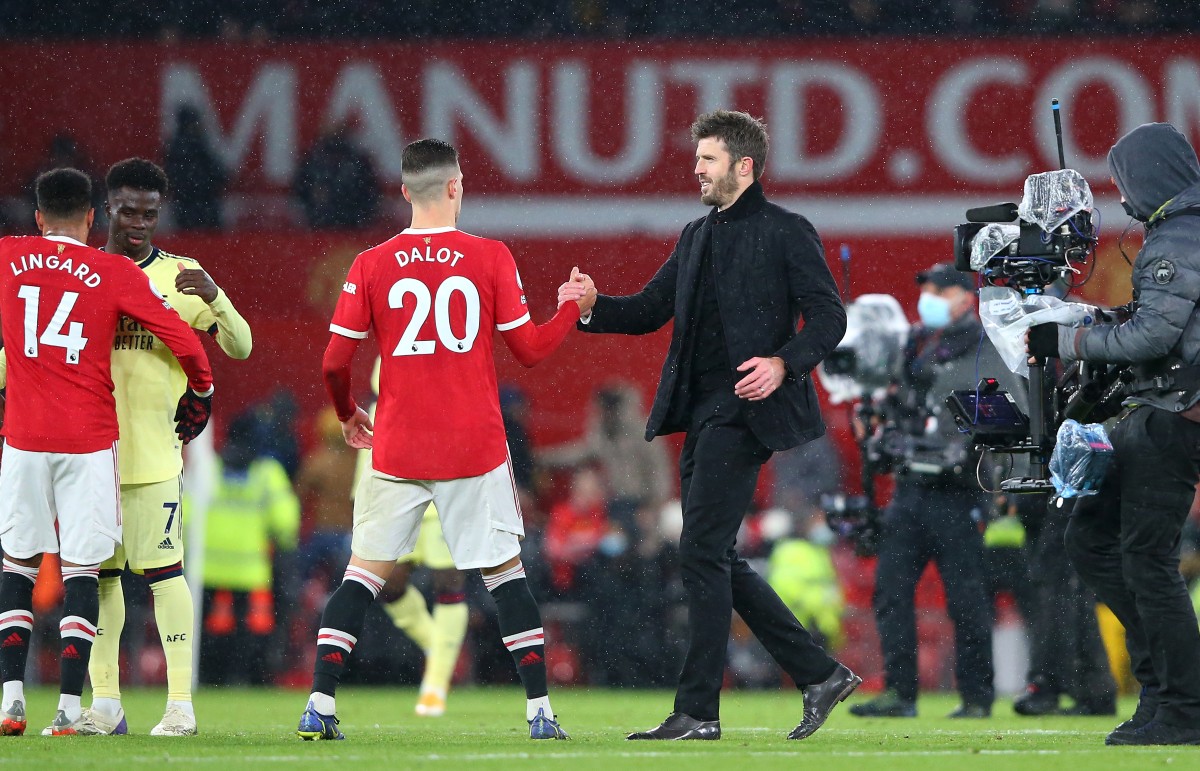 man united dalot carrick