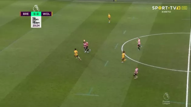 Video - Brentford stars Henry and Jensen head collision vs Wolves