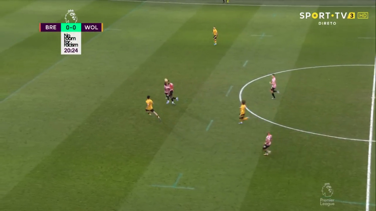 Video - Brentford stars Henry and Jensen head collision vs Wolves