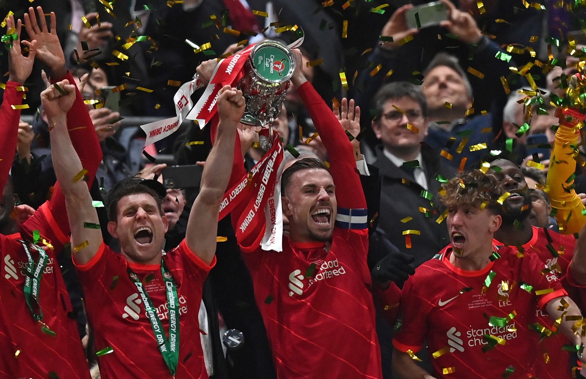 Milner Henderson Liverpool Carabao Cup trophy