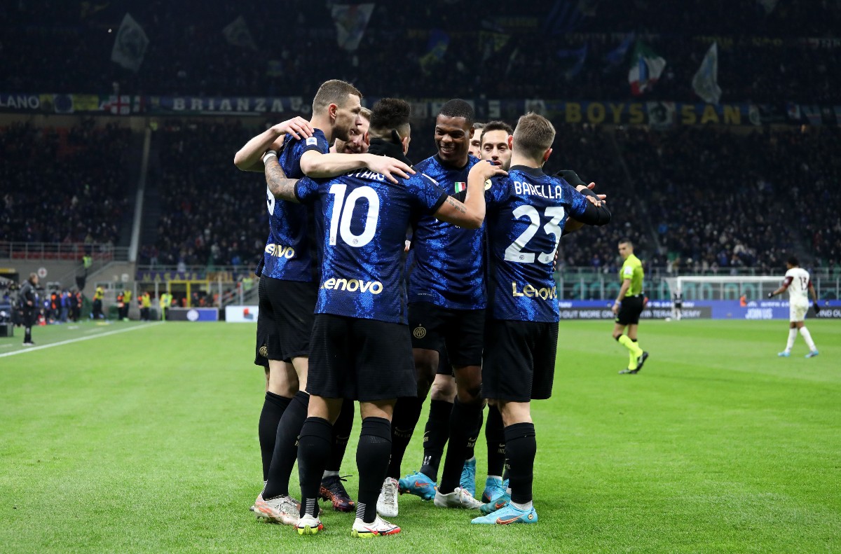 fc internazionale players celebrate