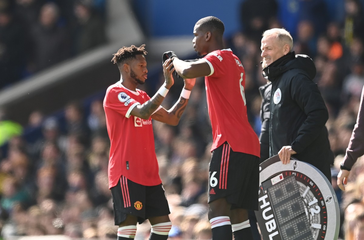 man utd everton fred and pogba